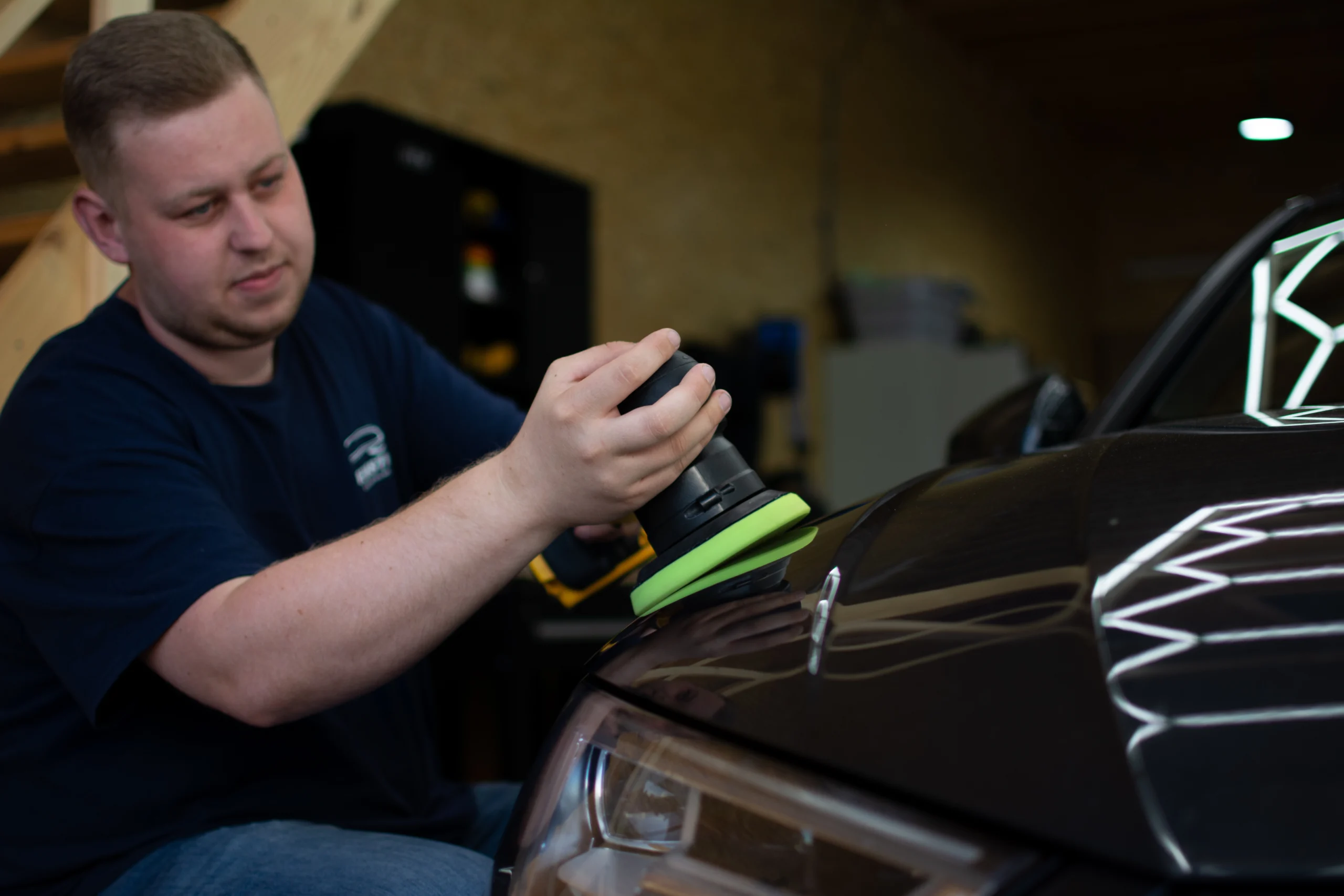 Professionele polijsten voor een glanzende, krasvrije afwerking. One-step of heavy polish, afgestemd op jouw lak en wensen.